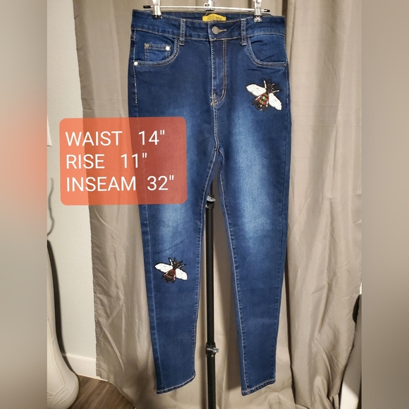 VINIZBENA Skinny Jean w/Appliqué - Picture 9 of 9